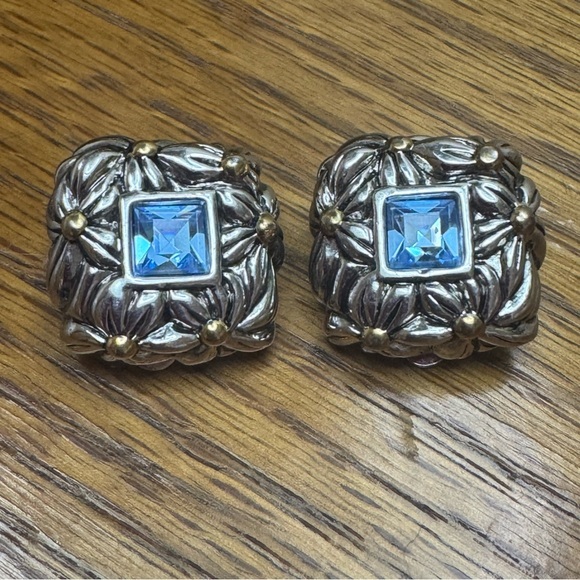 Vintage Jewelry - Vintage Premier USA Signed Clip-On Earrings Silver Floral Blue Center